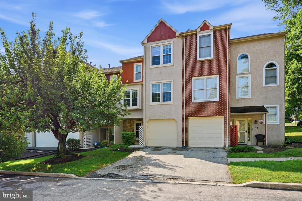 1 FORSYTHIA COURT
