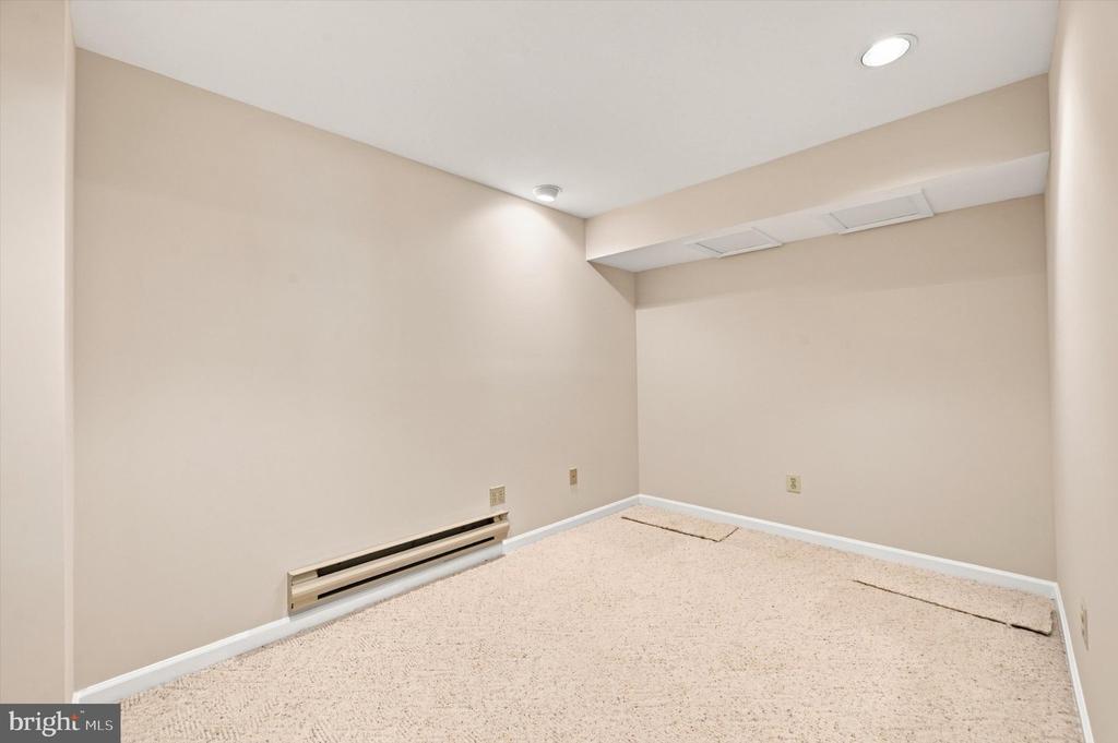 1 FORSYTHIA COURT