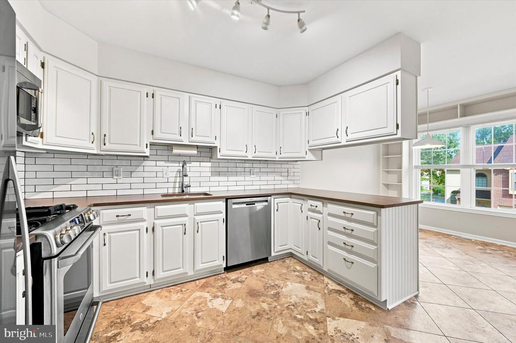 1 FORSYTHIA COURT