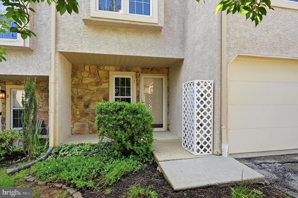 1 FORSYTHIA COURT