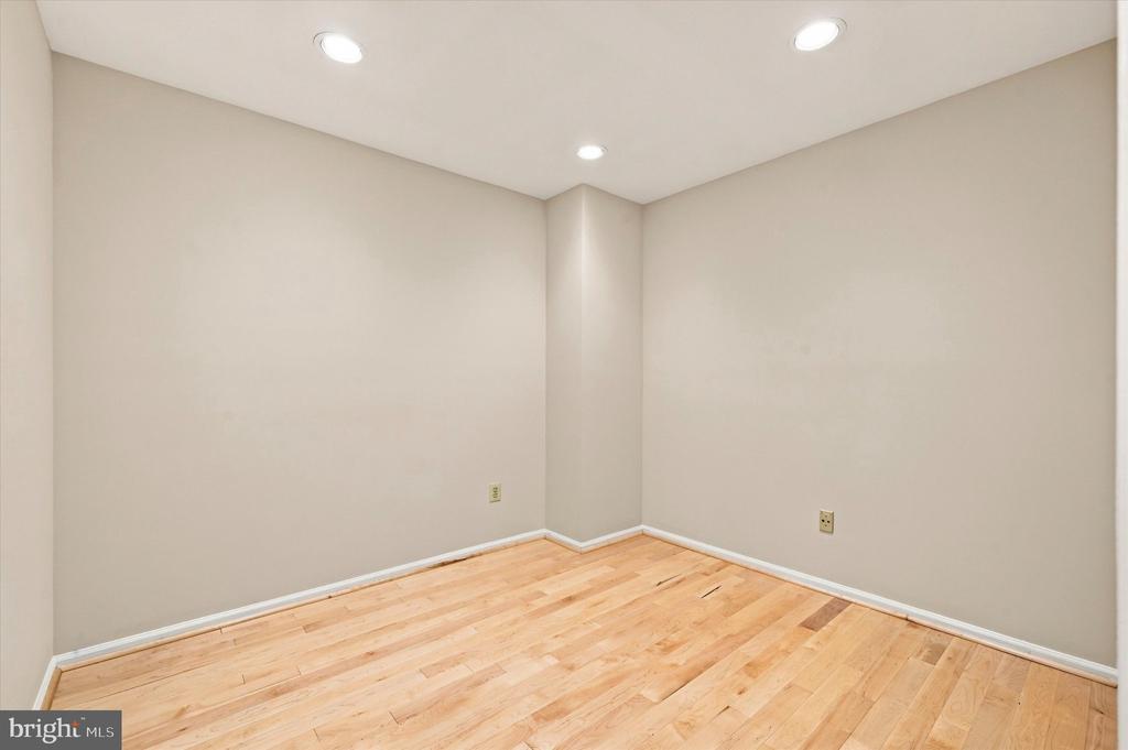 1 FORSYTHIA COURT