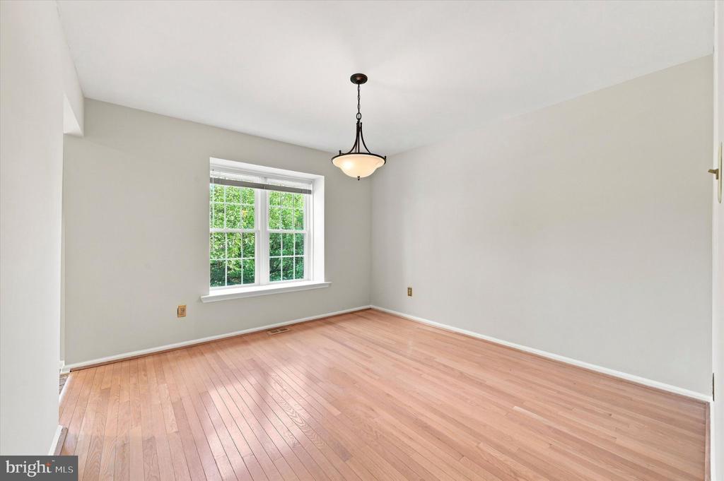 1 FORSYTHIA COURT