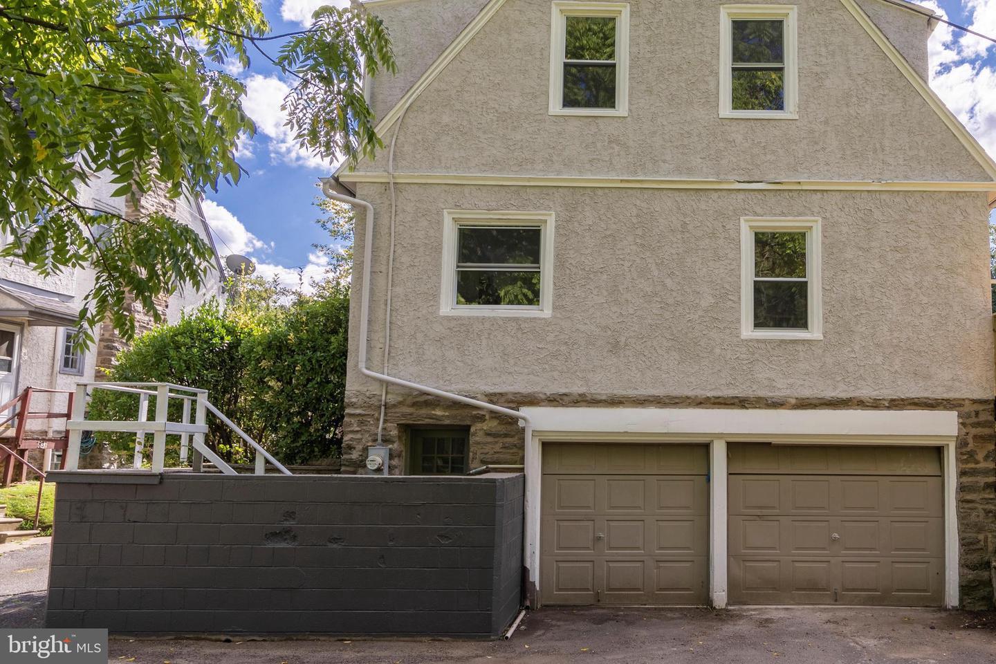 541 E CHURCH