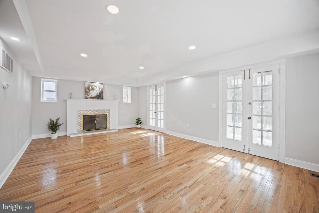 541 E CHURCH