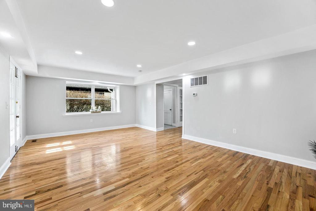 541 E CHURCH