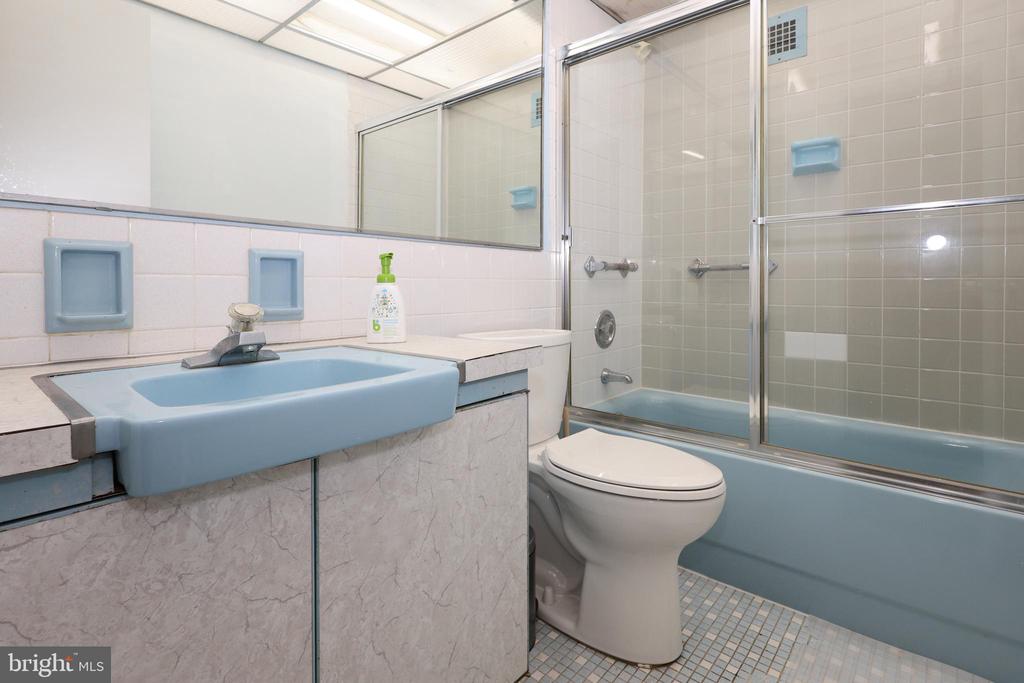 1001 CITY AVENUE Unit: E-405