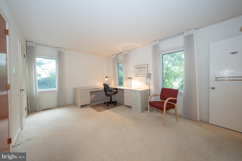 300 CONSHOHOCKEN STATE ROAD