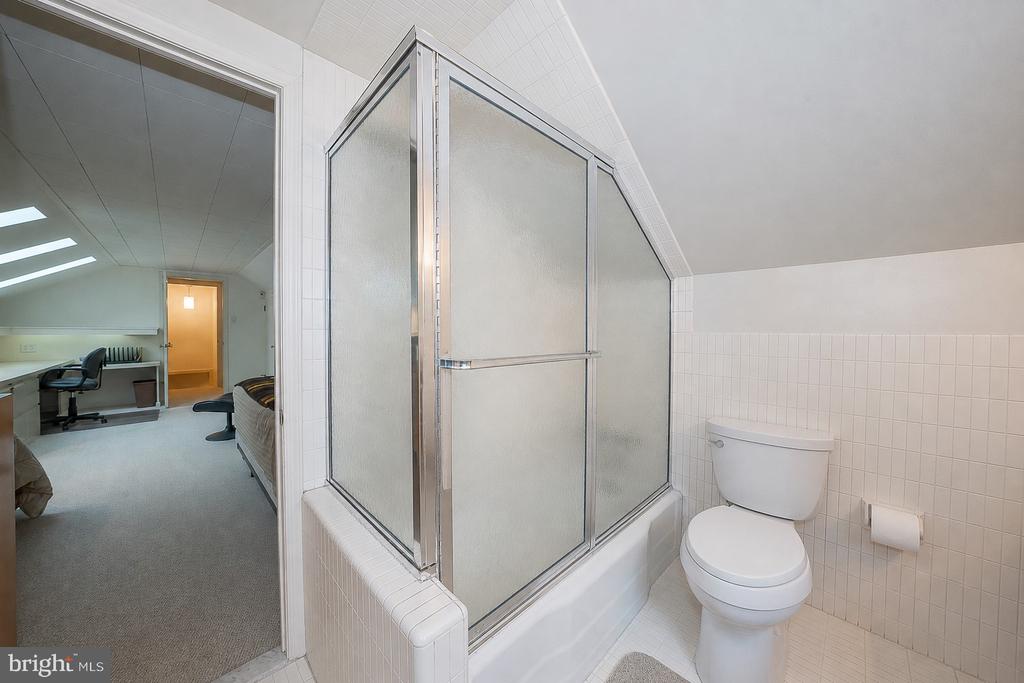 300 CONSHOHOCKEN STATE ROAD