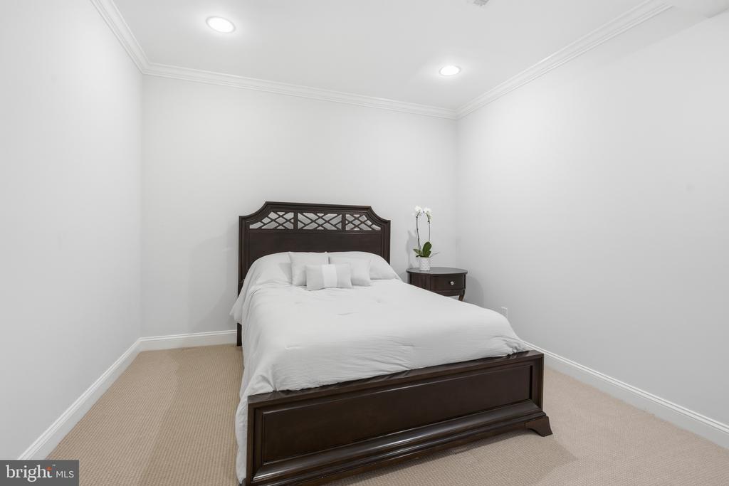 601 ARGYLE CIRCLE Unit:           