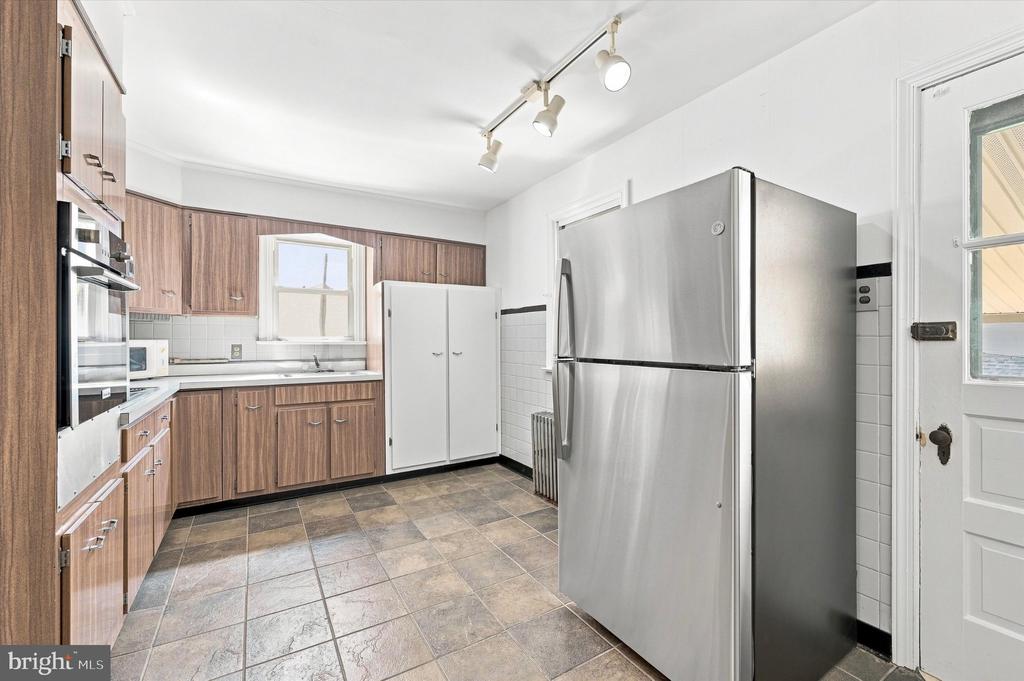 407 E 12TH AVENUE
