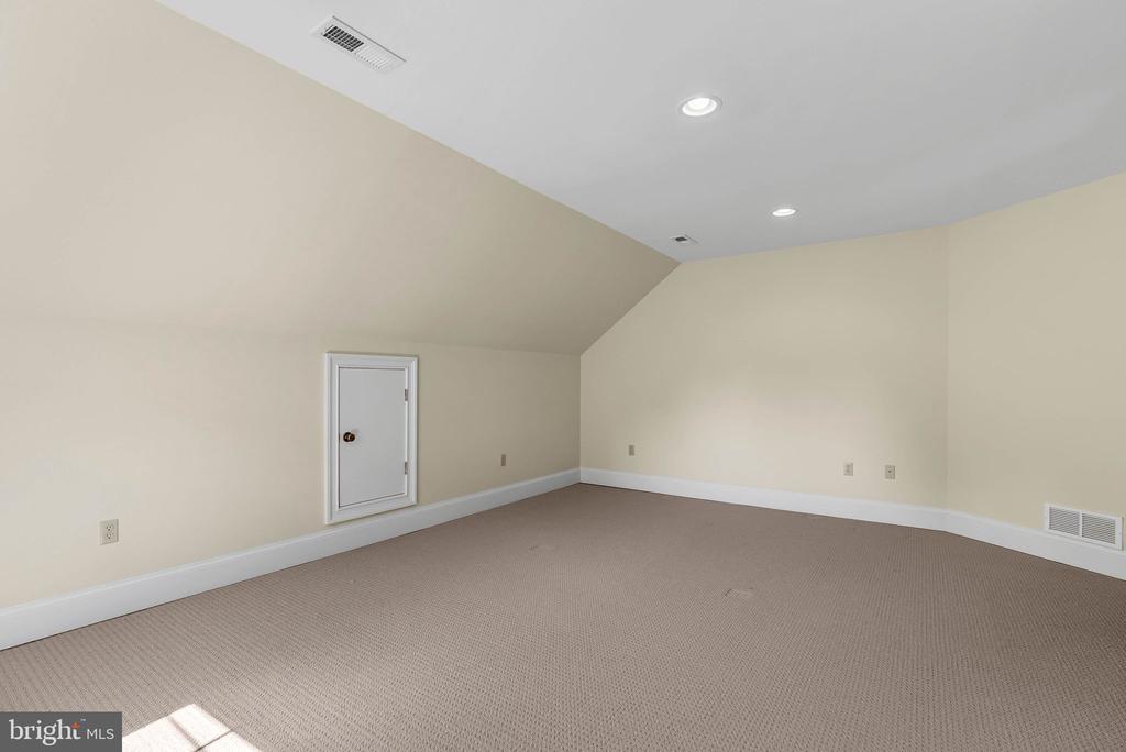 1519 CEDAR HILL ROAD