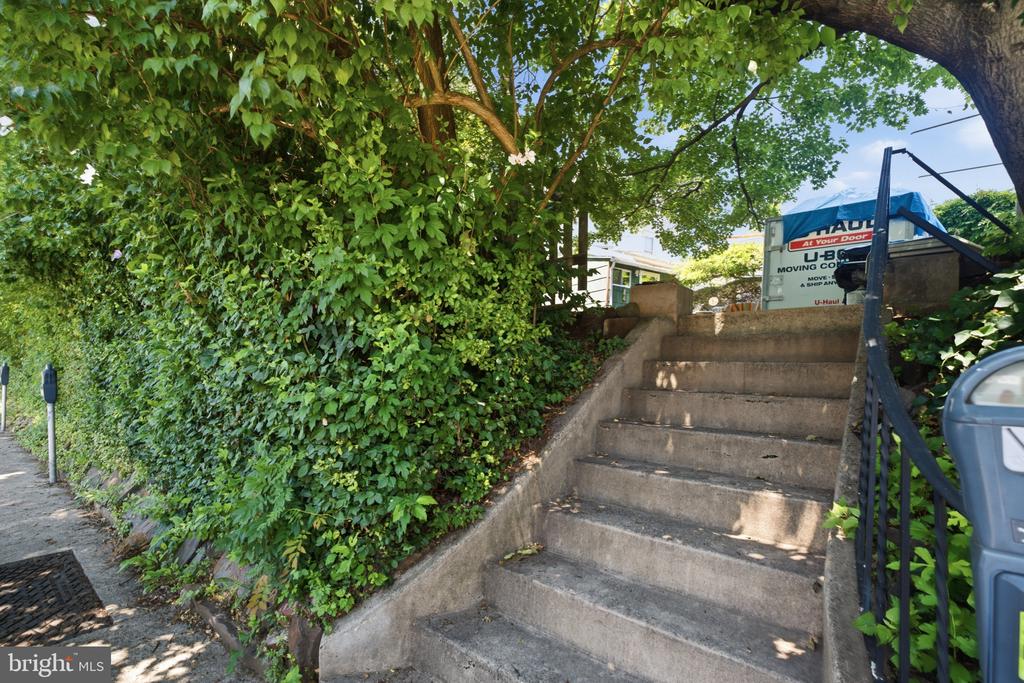 301 PARSONS AVENUE