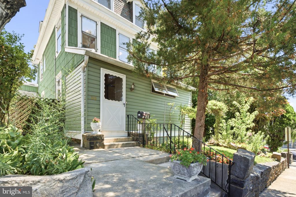 301 PARSONS AVENUE