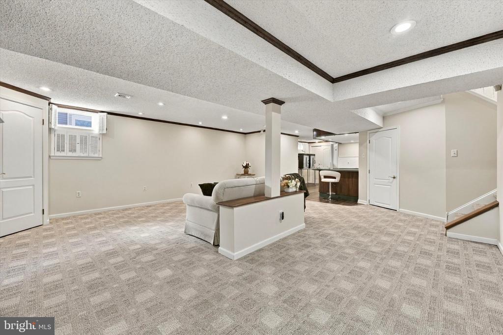 152 CANTERBURY LANE