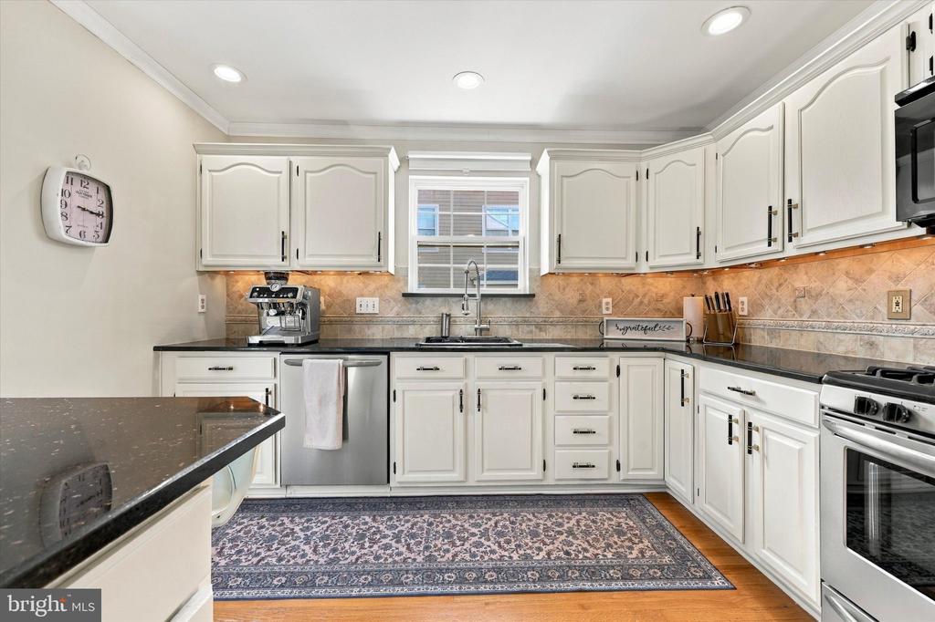 152 CANTERBURY LANE