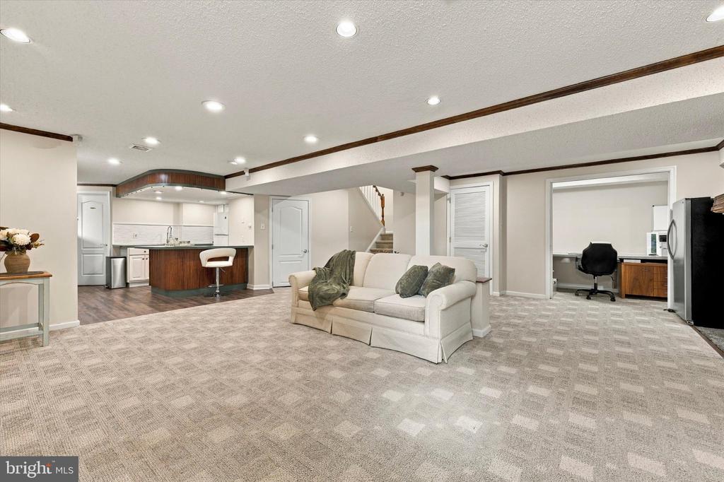 152 CANTERBURY LANE