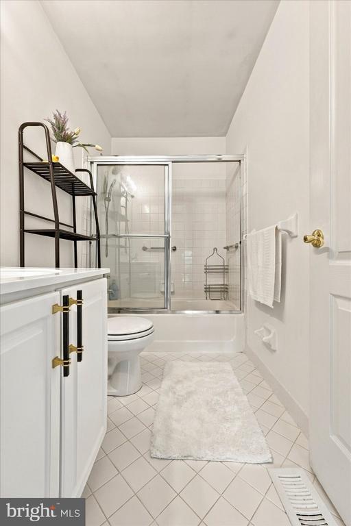 152 CANTERBURY LANE