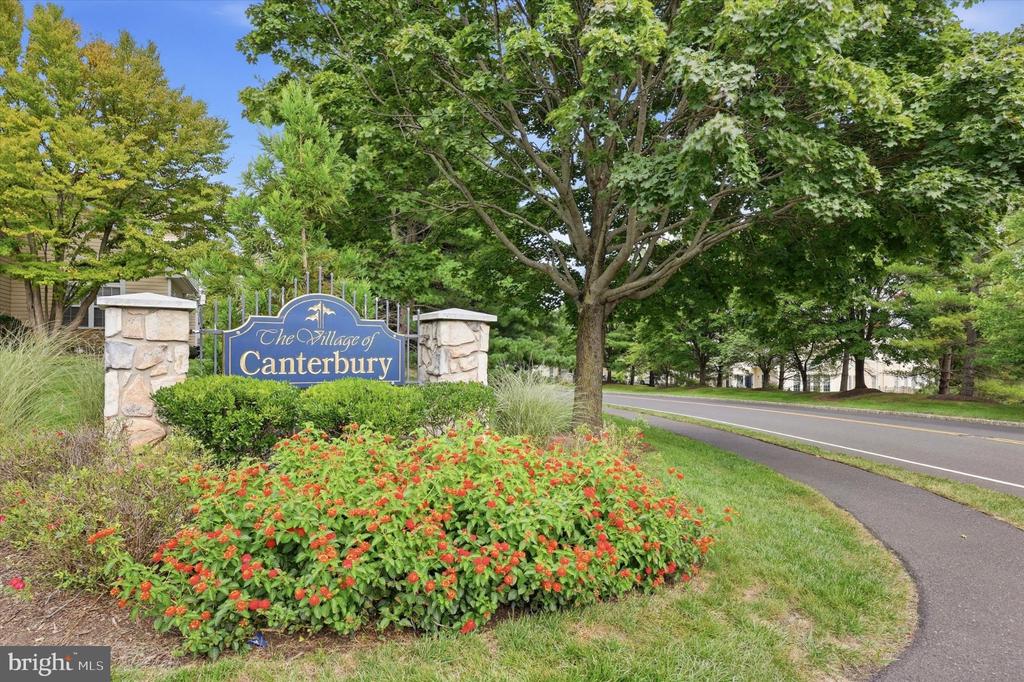 152 CANTERBURY LANE