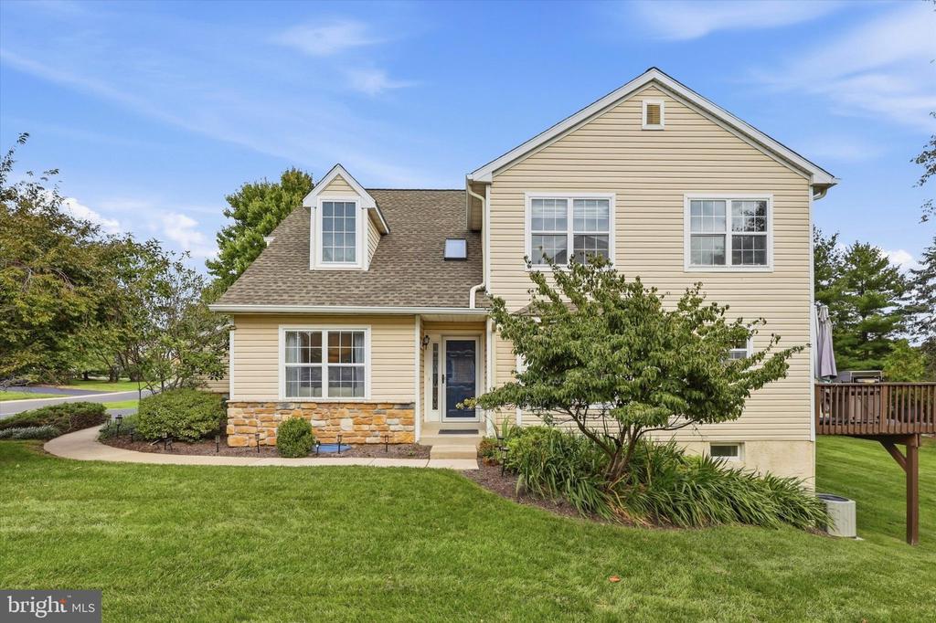 152 CANTERBURY LANE