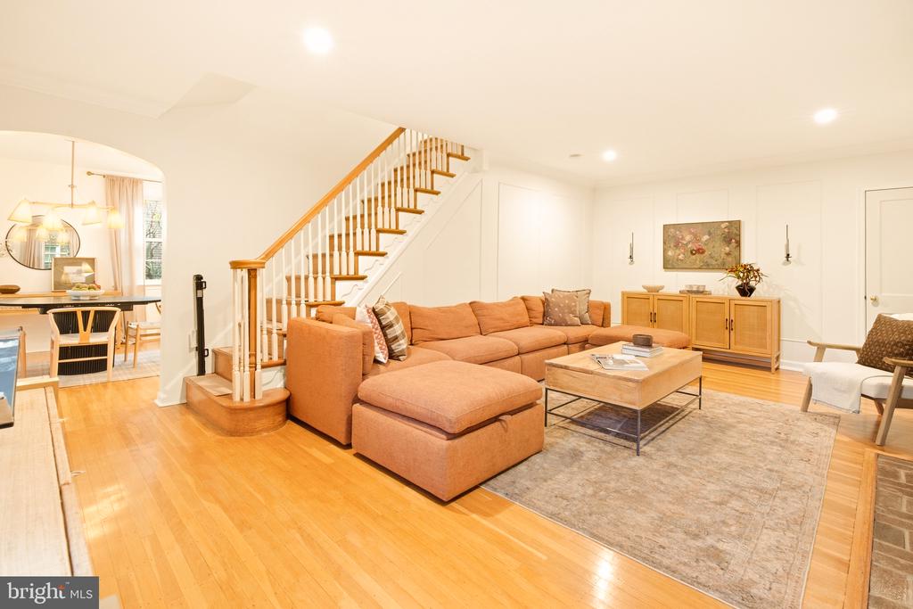 1426 W WYNNEWOOD ROAD