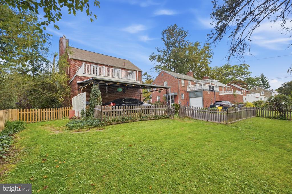 1426 W WYNNEWOOD ROAD