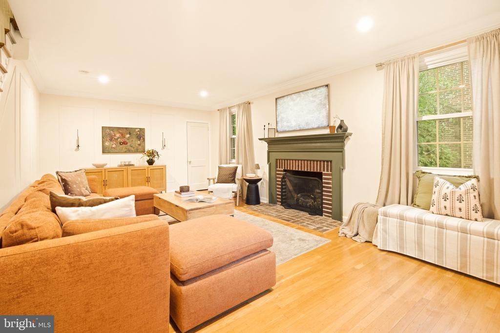 1426 W WYNNEWOOD ROAD