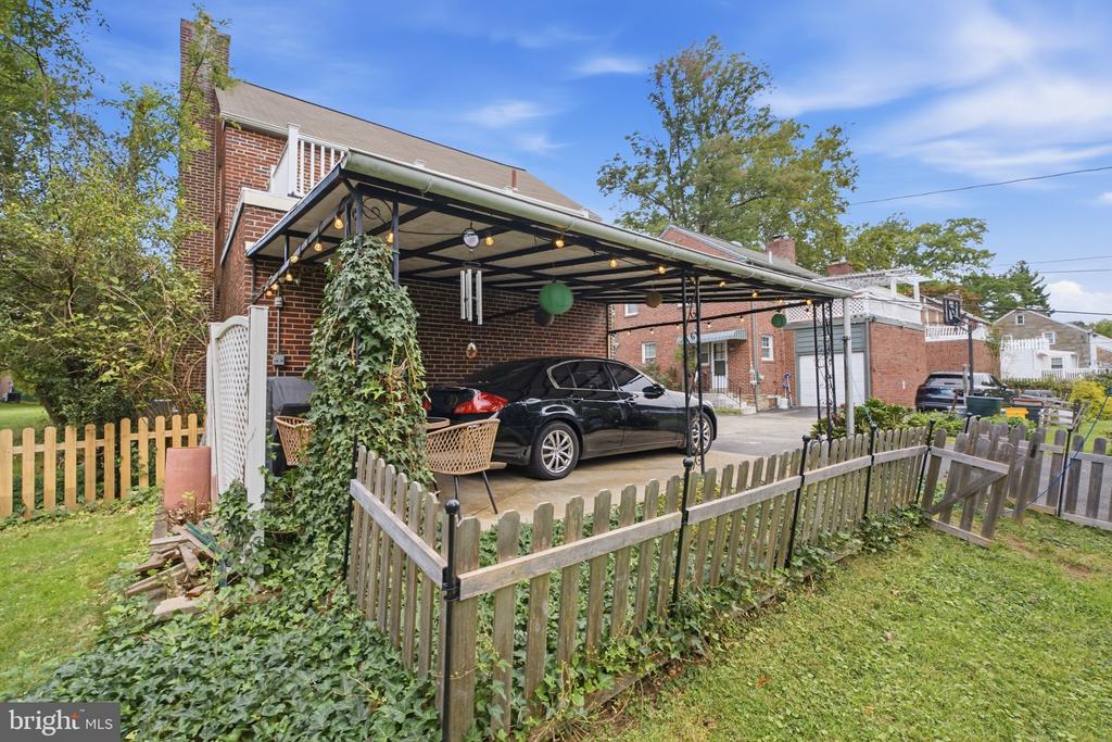 1426 W WYNNEWOOD ROAD