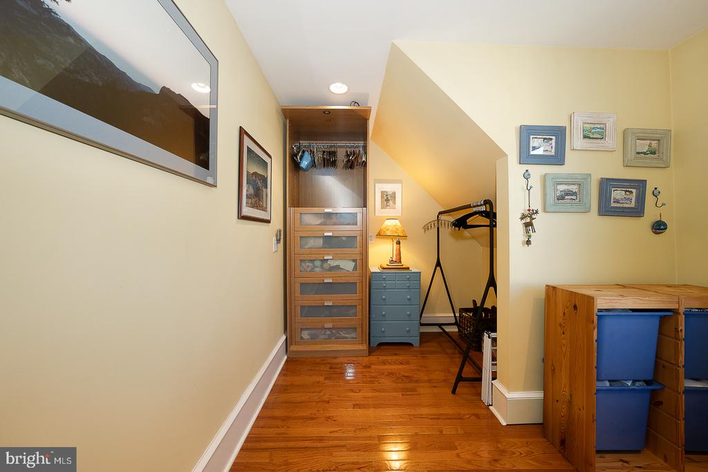 513 E WYNNEWOOD ROAD Unit:           