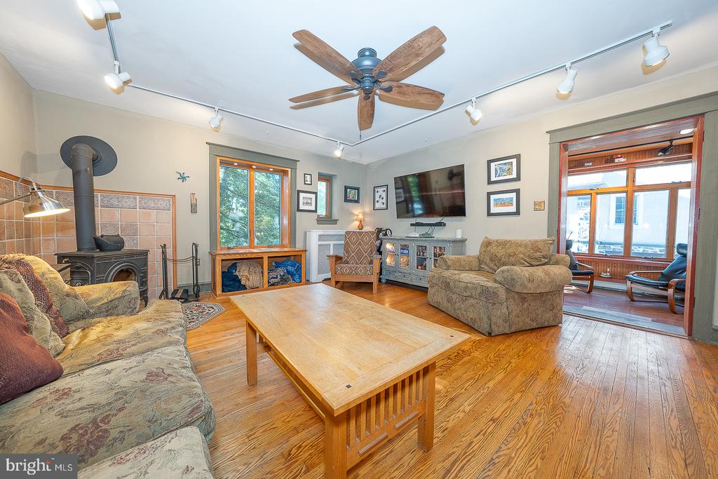 513 E WYNNEWOOD ROAD Unit:           