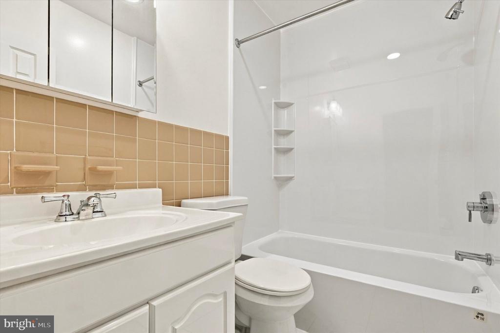 34 WINSTON COURT Unit: 105 U-34