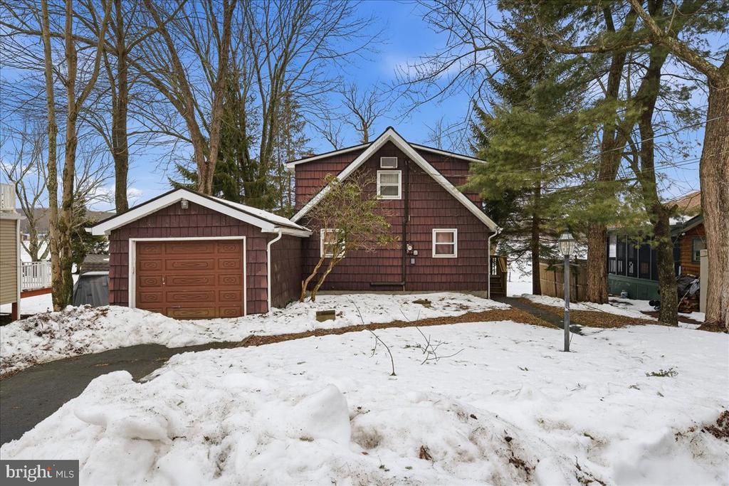 7698 LAKE SHORE DRIVE
