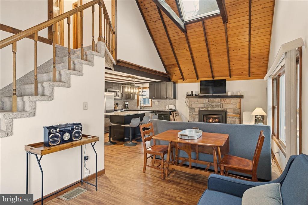 7698 LAKE SHORE DRIVE