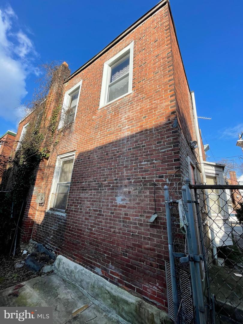 5520 Chew Ave