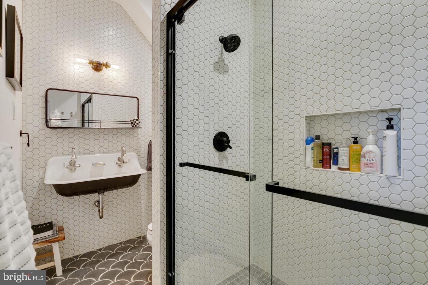 903-05 Clinton St #2f