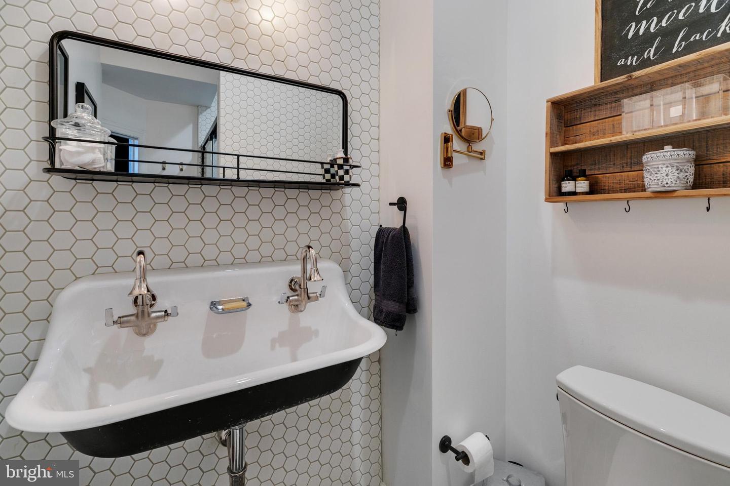 903-05 Clinton St #2f