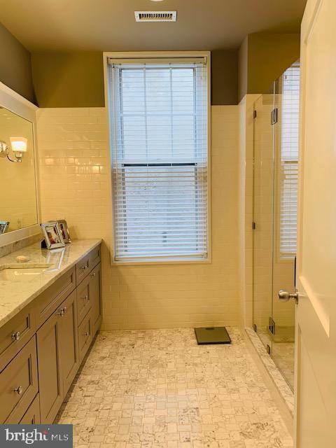 323 Pine St #1f