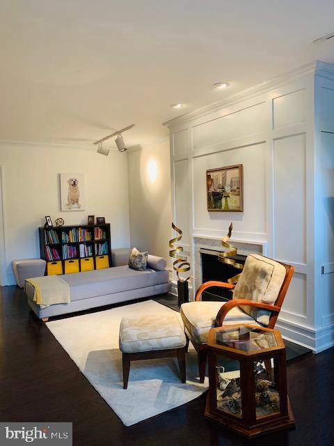323 Pine St #1f