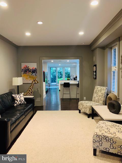 323 Pine St #1f