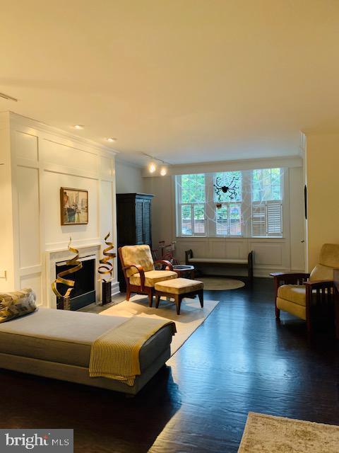 323 Pine St #1f