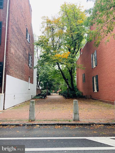323 Pine St #1f