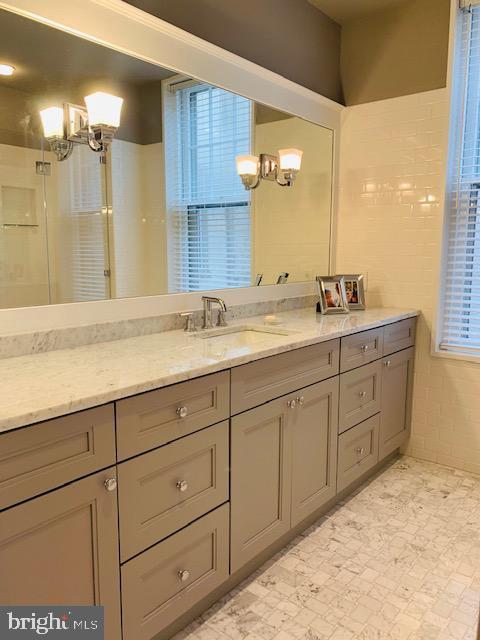 323 Pine St #1f