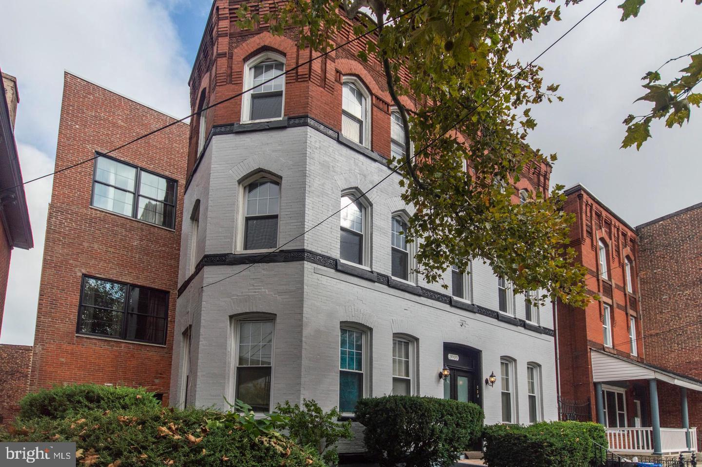3905-7 Baring St #1b