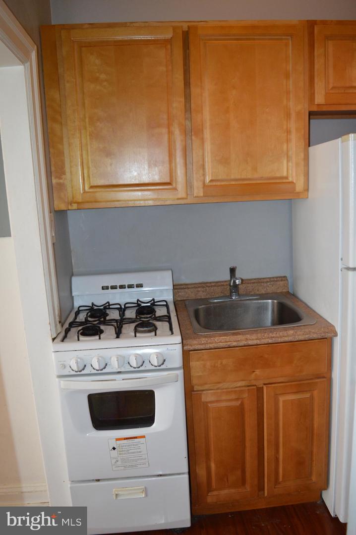 3905-7 Baring St #1b
