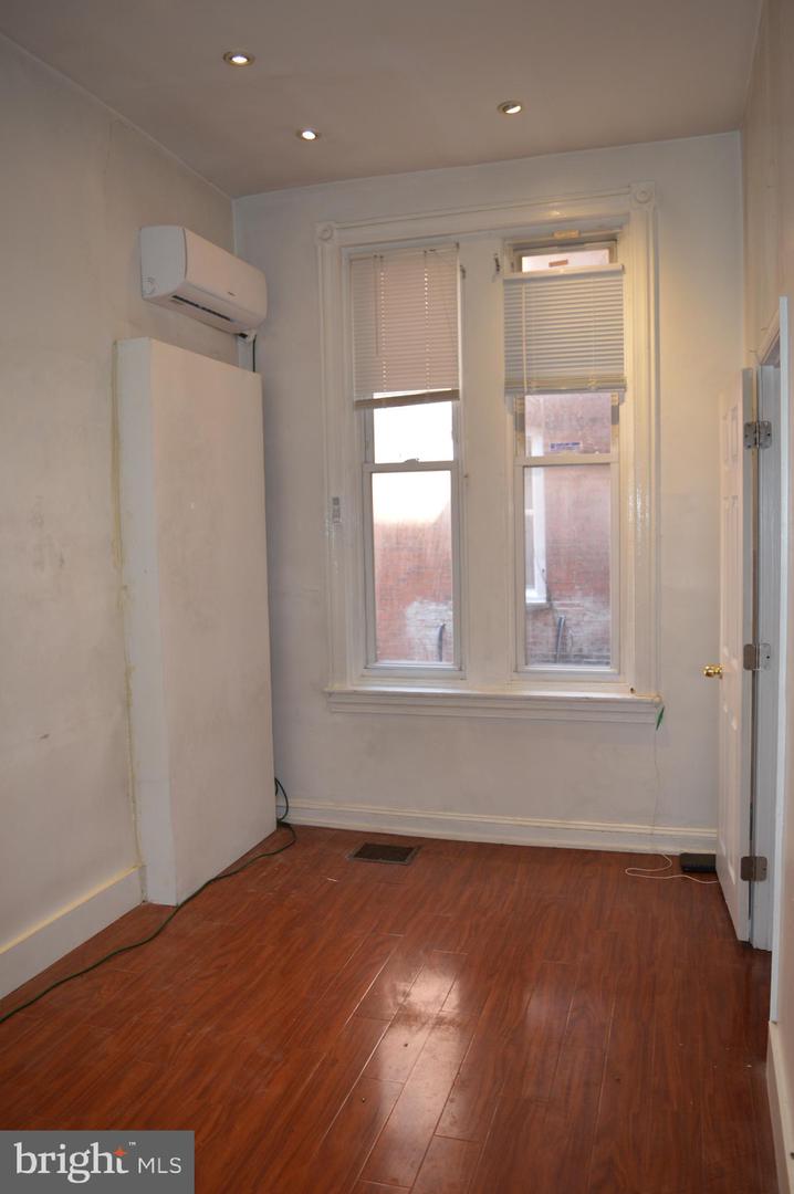 3905-7 Baring St #1b