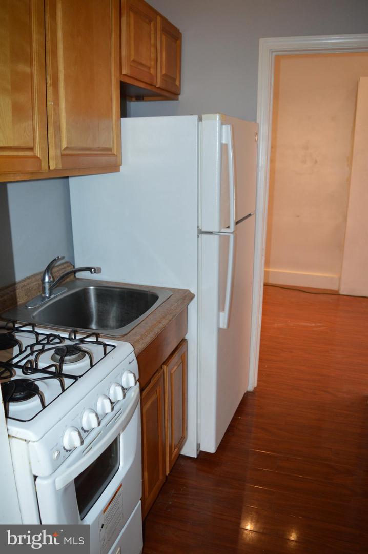 3905-7 Baring St #1b