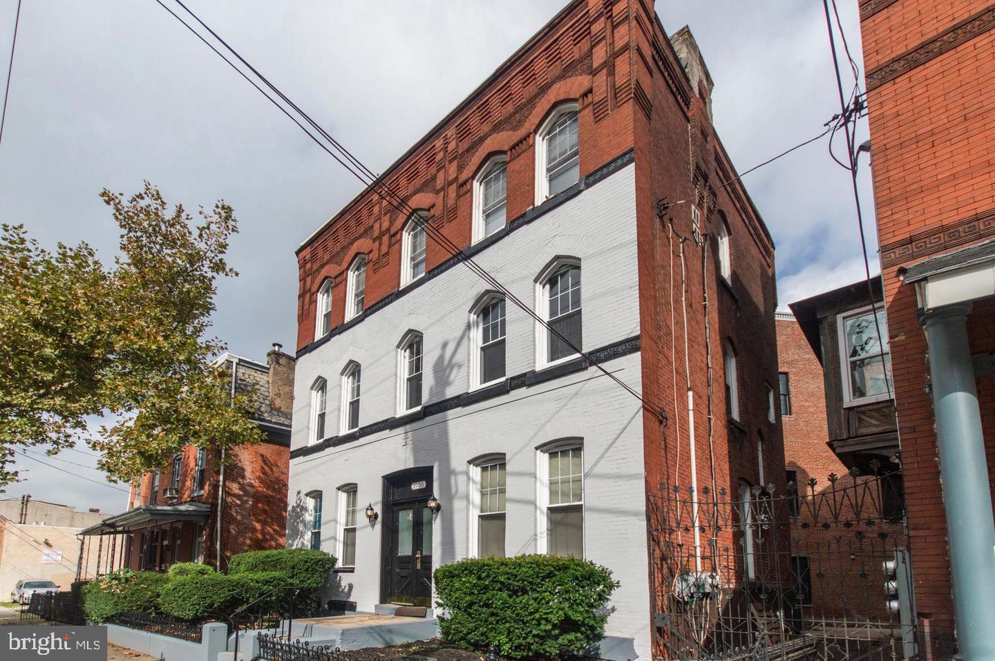 3905-7 Baring St #1b