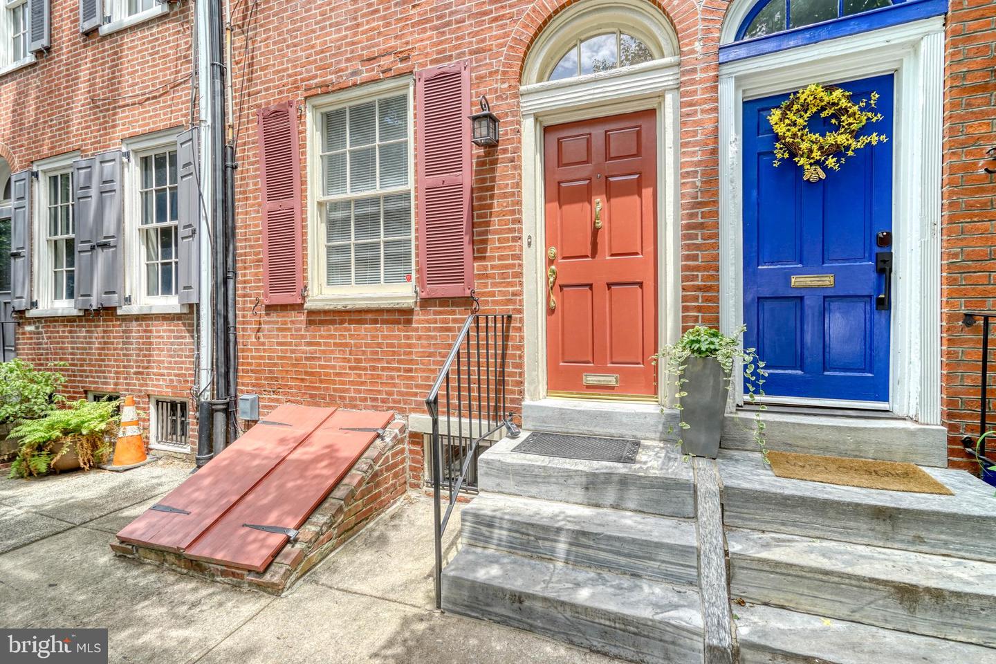 329 Queen St