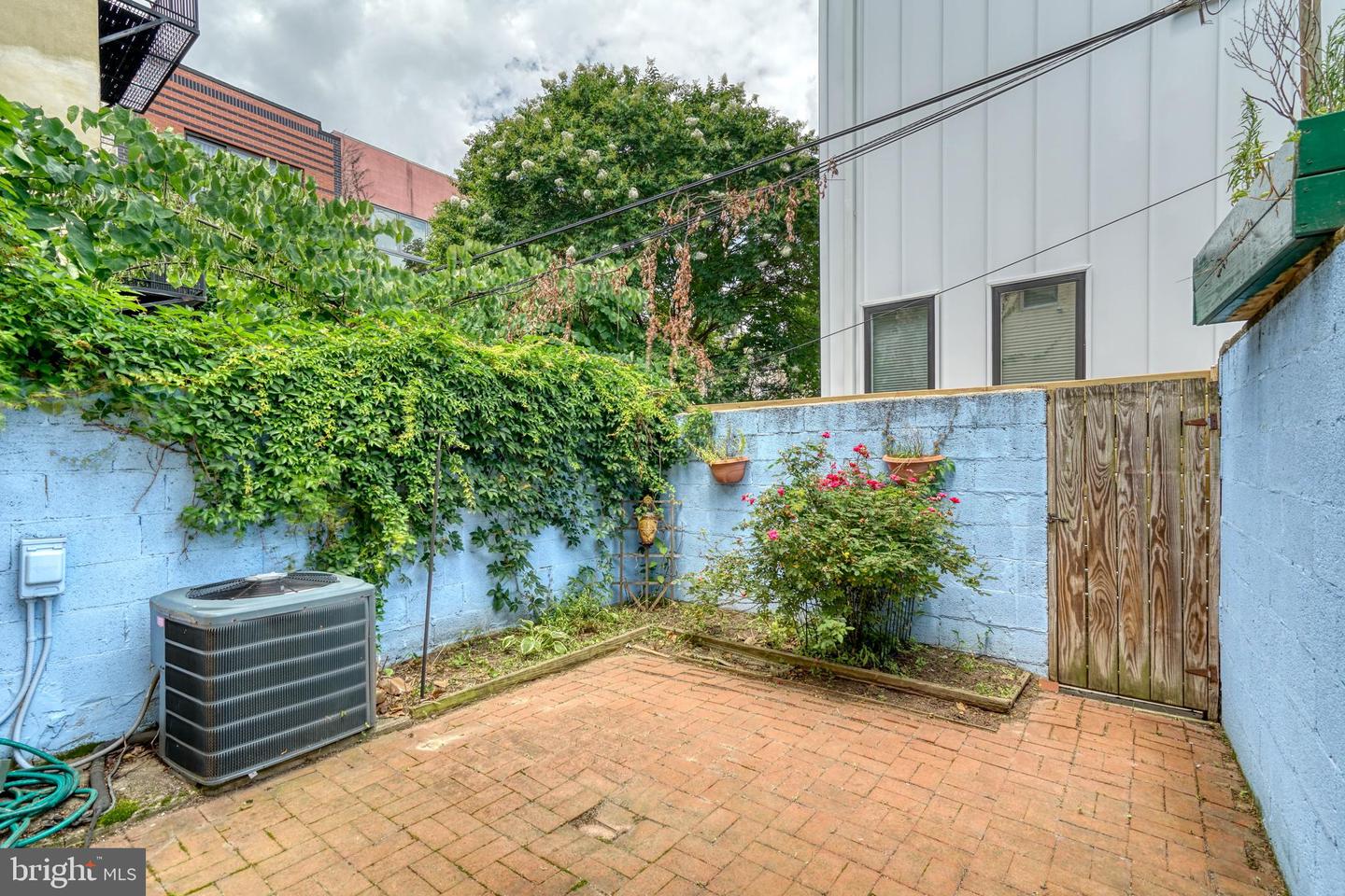 329 Queen St