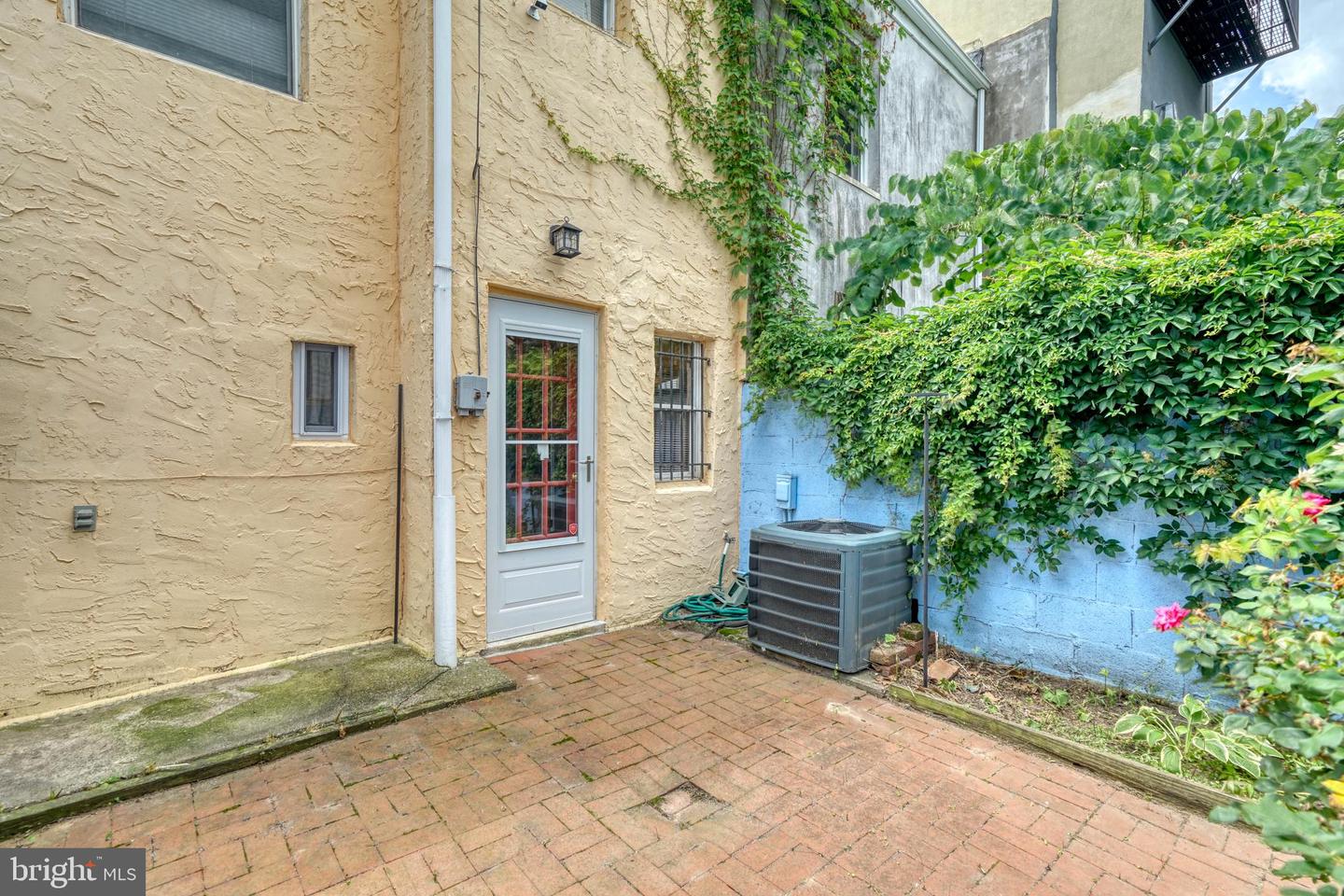 329 Queen St