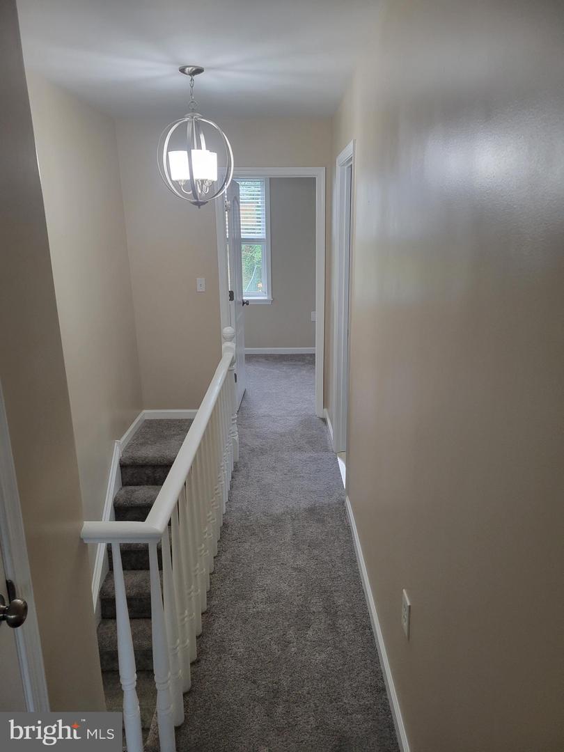 415 Shurs Ln